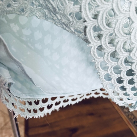 Ann Taylor Mint Green Scalloped Textured Lace Blouse Top Size Med - Picture 5 of 9